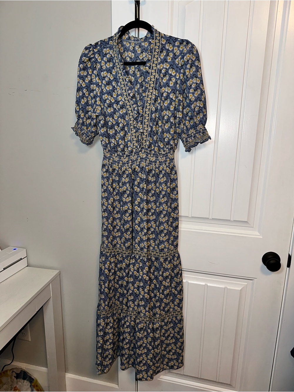 Max Studio Size Medium Women’s Blue Floral Smocked Waist Top - Picture 2 of 11